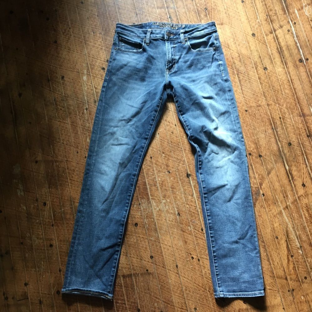 American Eagle Outfitters Slim Straight Jeans in Light Blue Wash